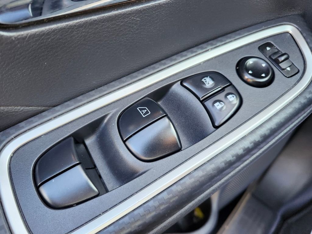 Certified 2025 Nissan Versa SR w/ Trunk Package image 31