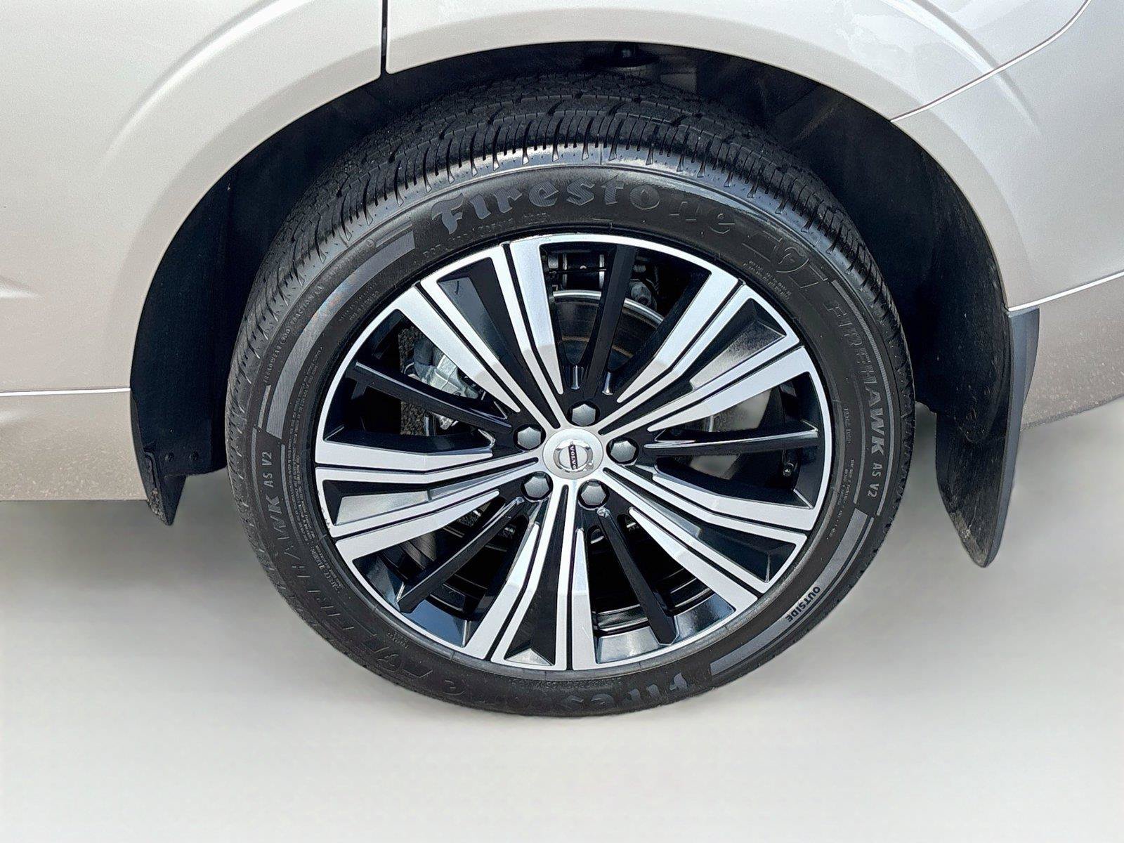 Used 2023 Volvo XC60 B5 Plus AWD/4WD image 29