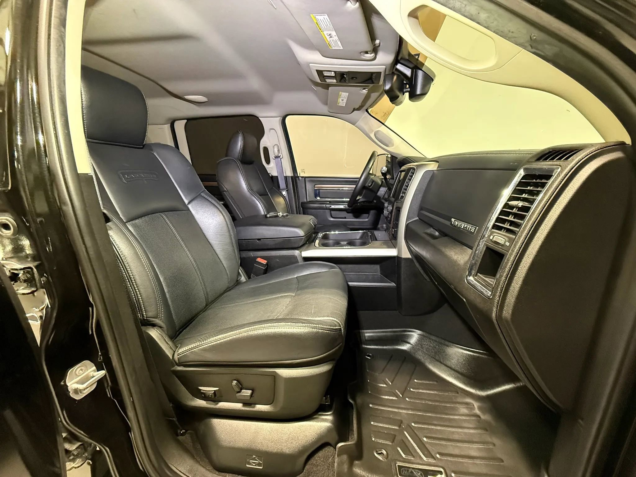 Used 2018 RAM 2500 Laramie image 12