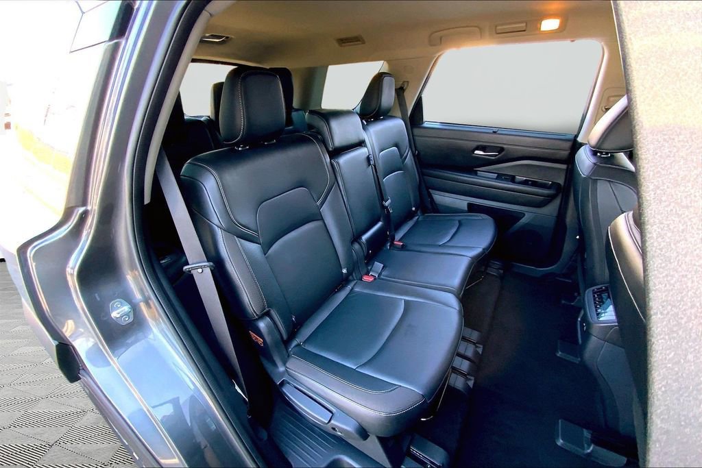 Used 2023 Nissan Pathfinder SL image 17
