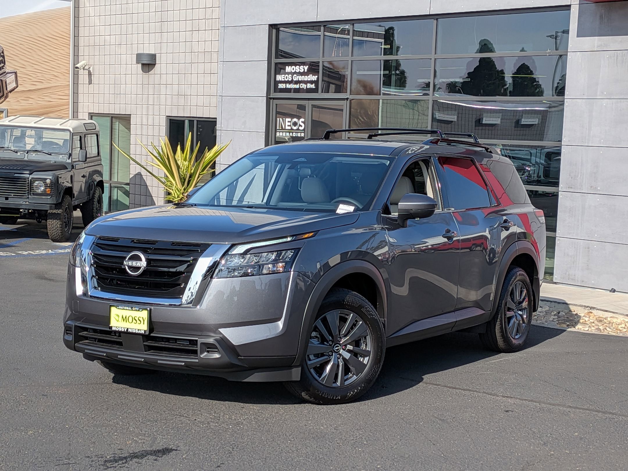 New 2025 Nissan Pathfinder SV w/ SV Premium Package