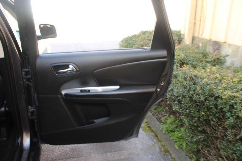 Used 2020 Dodge Journey SE w/ SE Popular Equipment Group FWD image 17