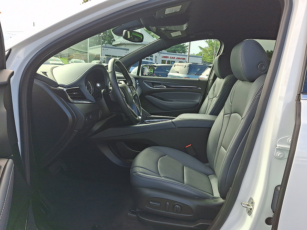Used 2024 Buick Enclave Essence AWD/4WD image 7