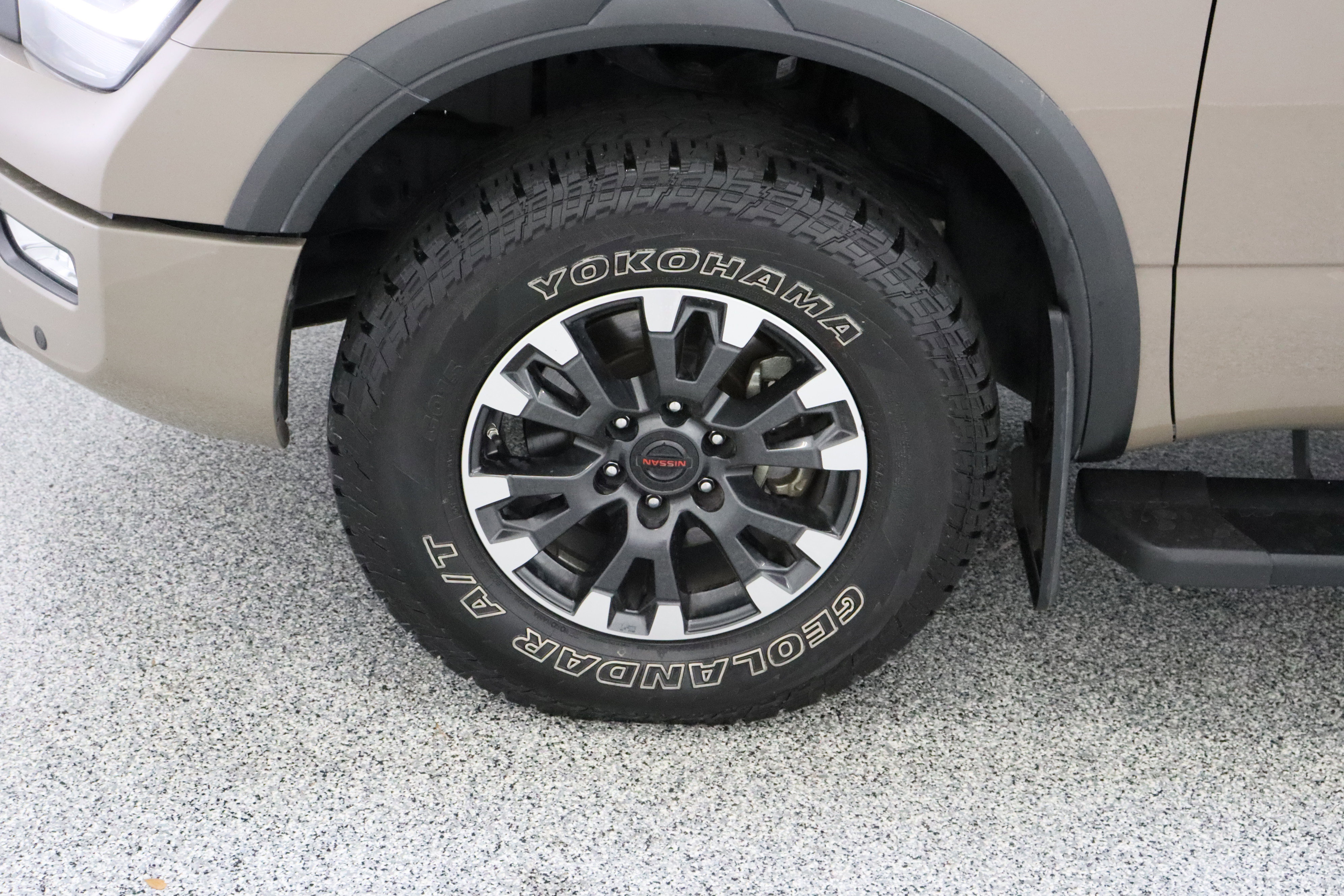 Used 2022 Nissan Titan PRO-4X w/ Pro-4x Convenience Package image 11