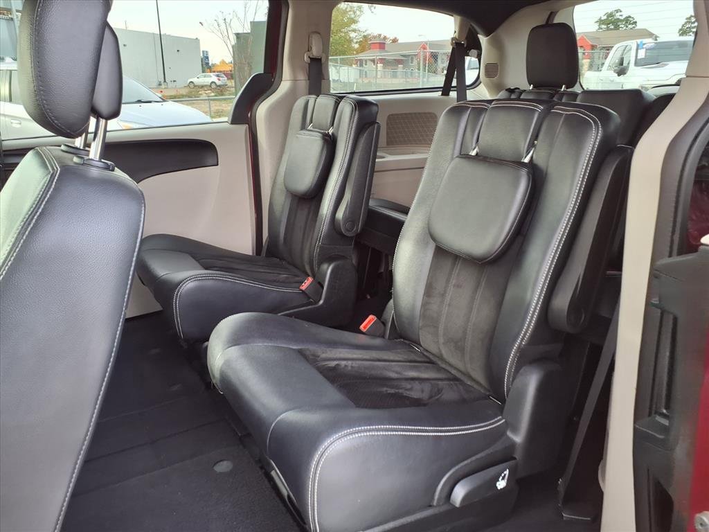 Used 2017 Dodge Grand Caravan SXT image 17