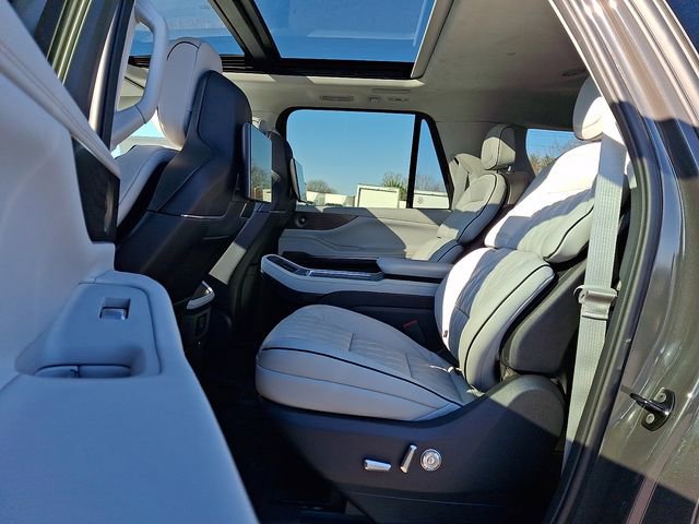 New 2026 Lincoln Navigator L Black Label w/ Black Label Special Edition image 5
