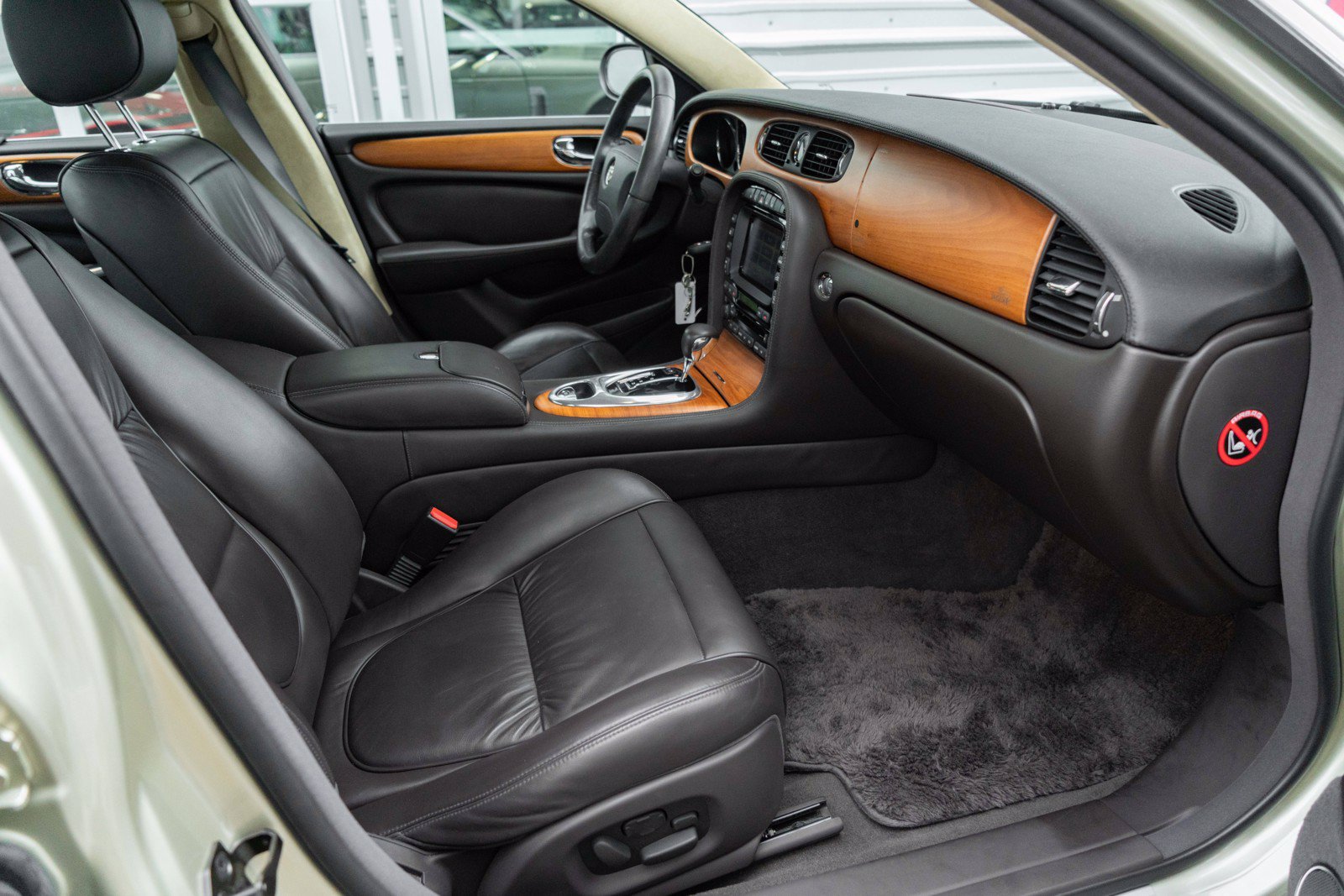 Used 2006 Jaguar XJ Vanden Plas Super V8 Portfolio RWD image 47