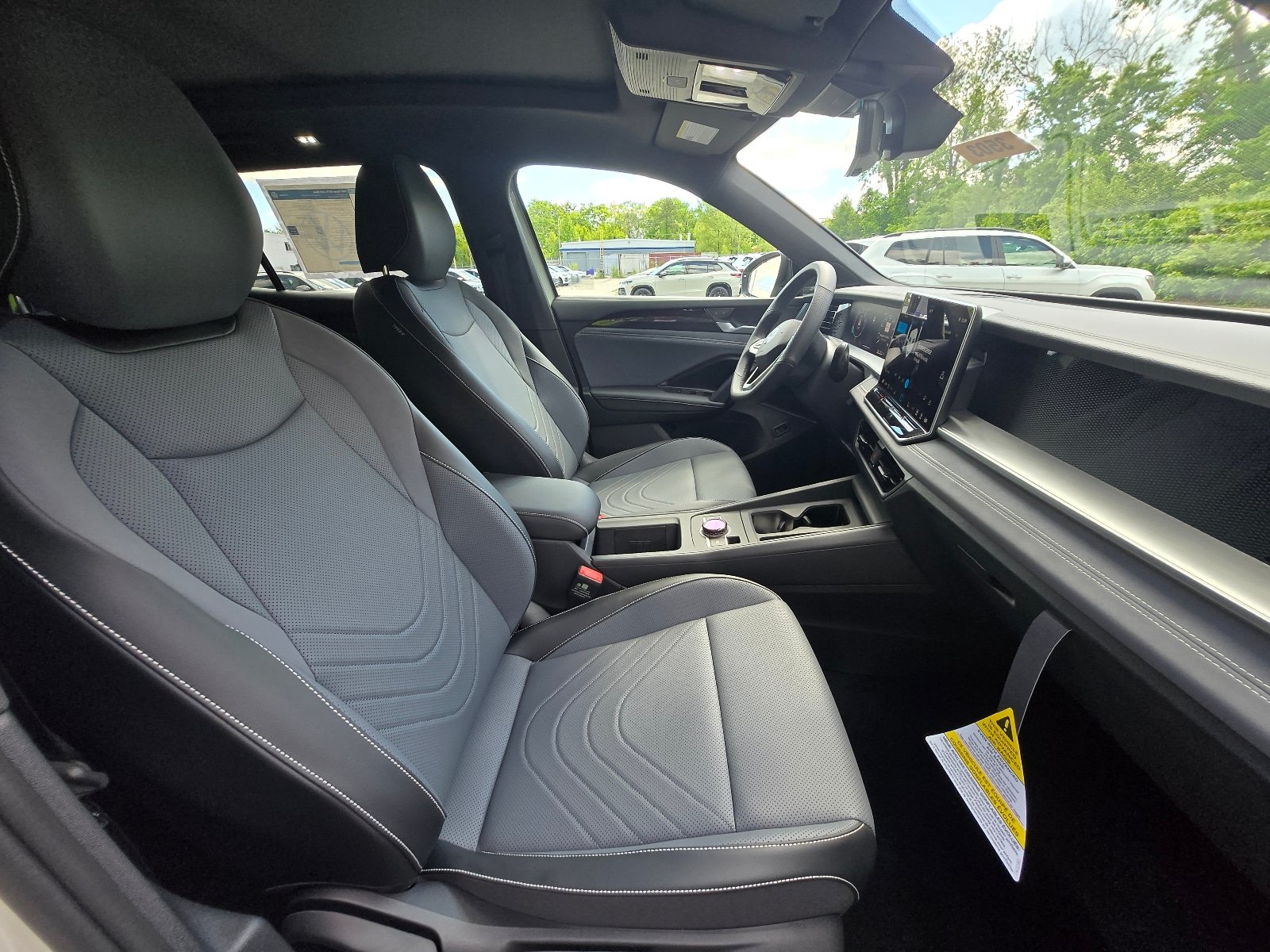 New 2026 Volkswagen Tiguan SE R-Line AWD/4WD image 10