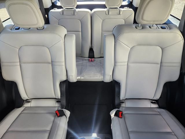 New 2026 Lincoln Aviator AWD w/ Jet Appearance Package image 14
