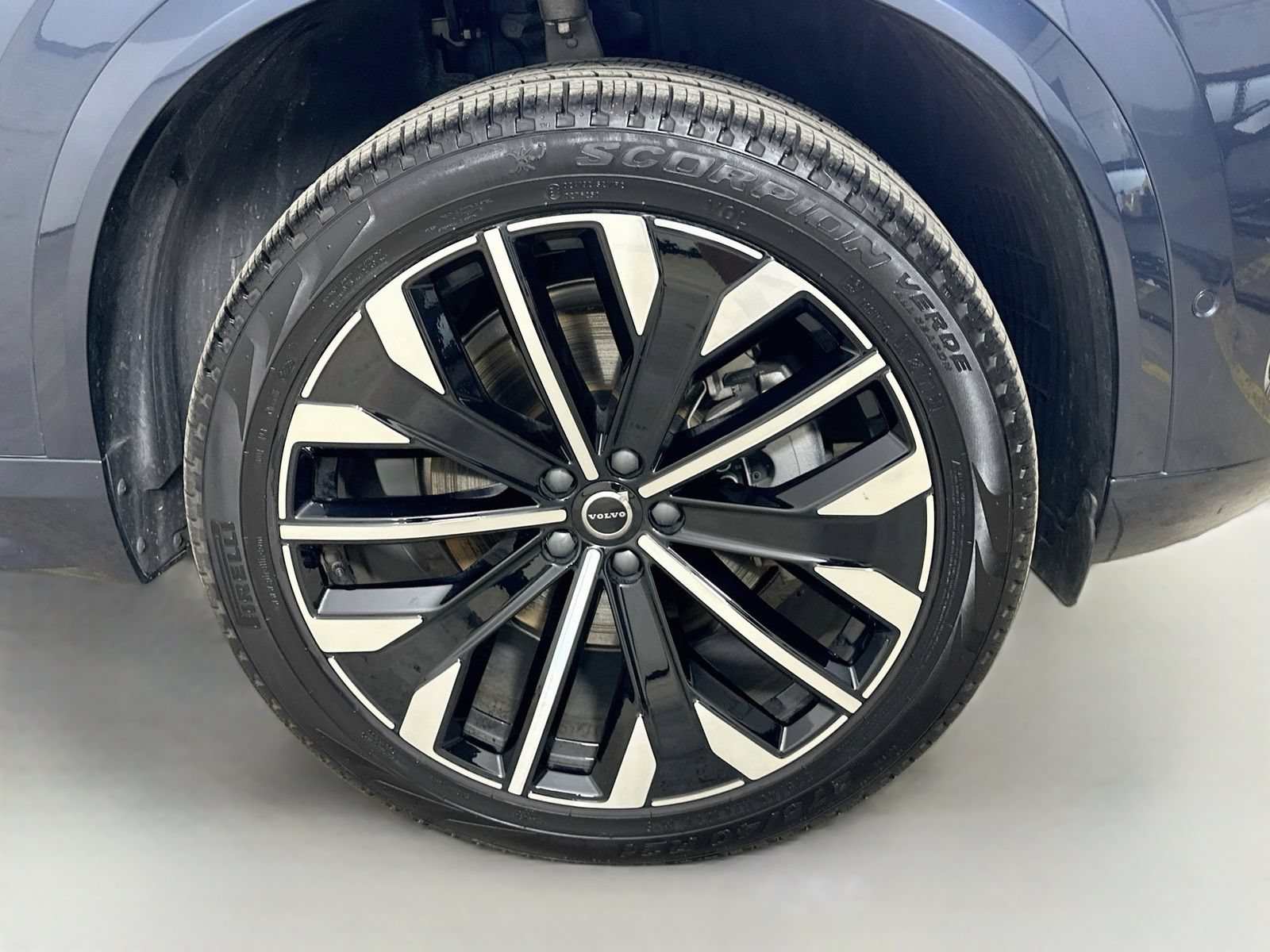 Used 2026 Volvo XC90 B6 Plus w/ Protection Package Premier AWD/4WD image 10