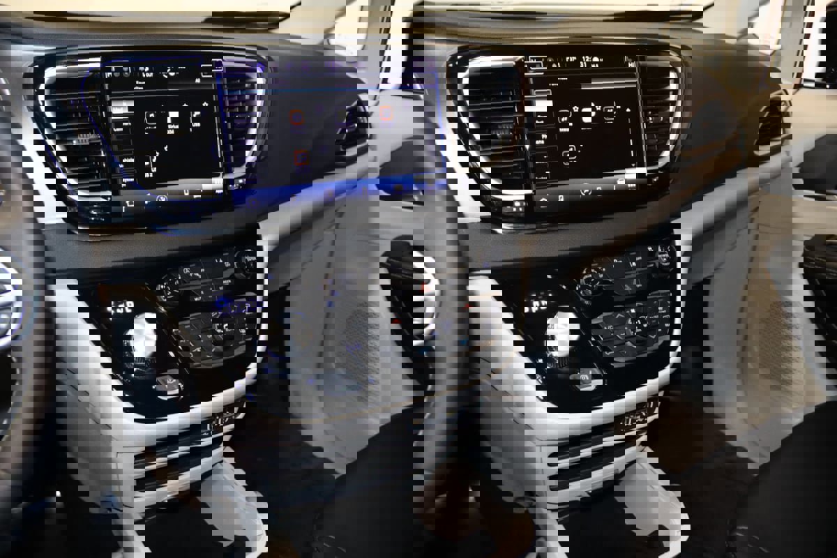 Used 2024 Chrysler Pacifica Touring-L image 48