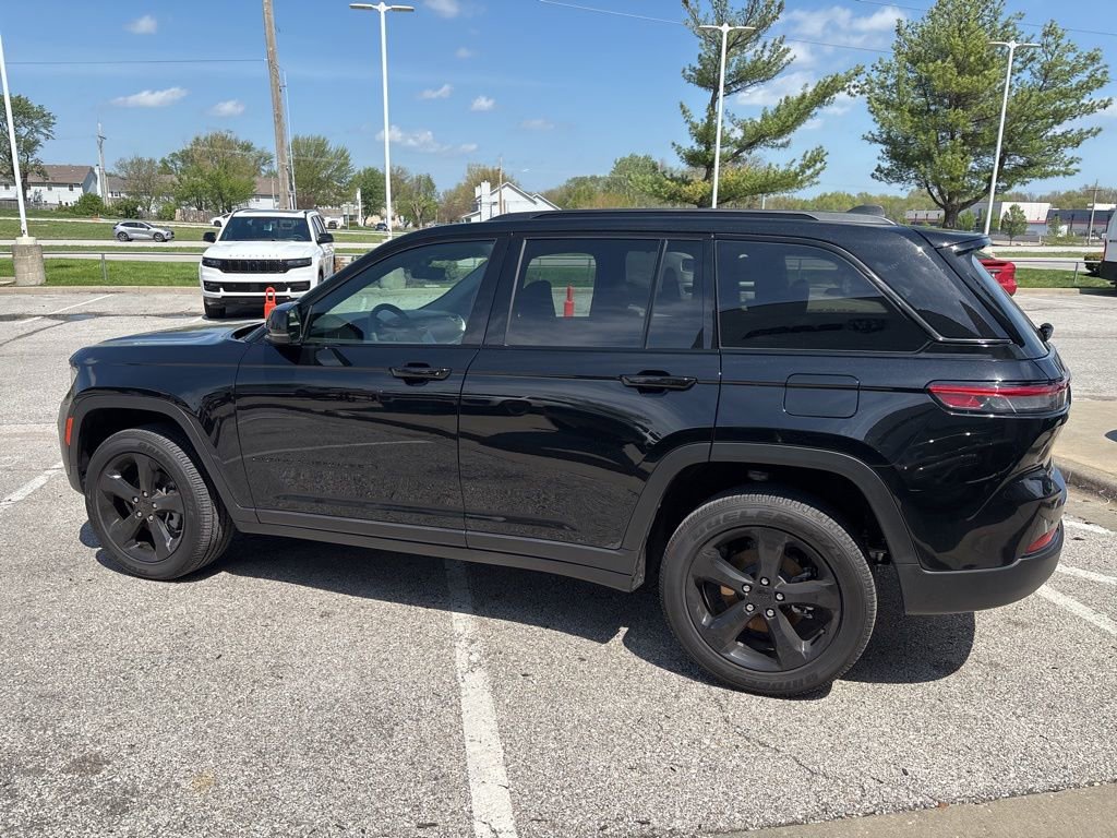 New 2025 Jeep Grand Cherokee Altitude AWD/4WD image 17
