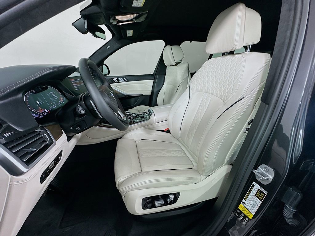 Used 2020 BMW X5 xDrive50i w/ Executive Package AWD/4WD image 21