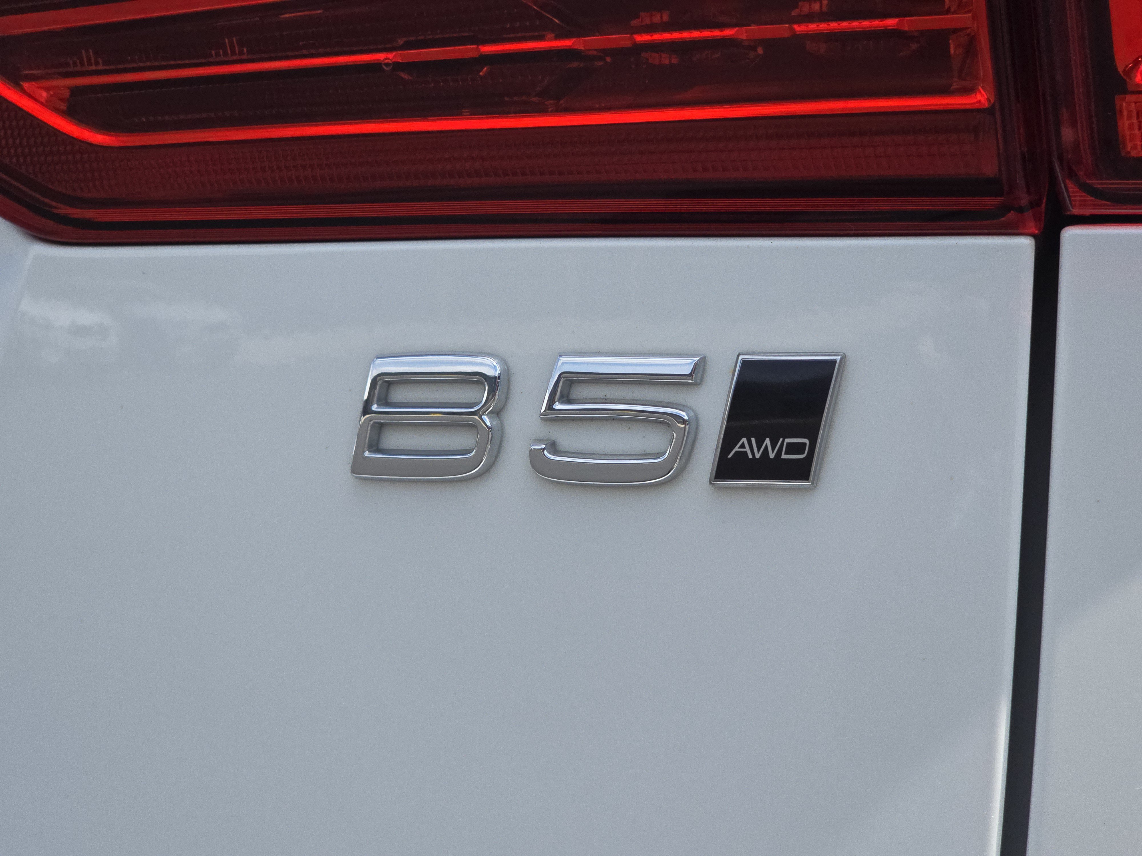 Used 2025 Volvo XC60 B5 Plus AWD/4WD image 15