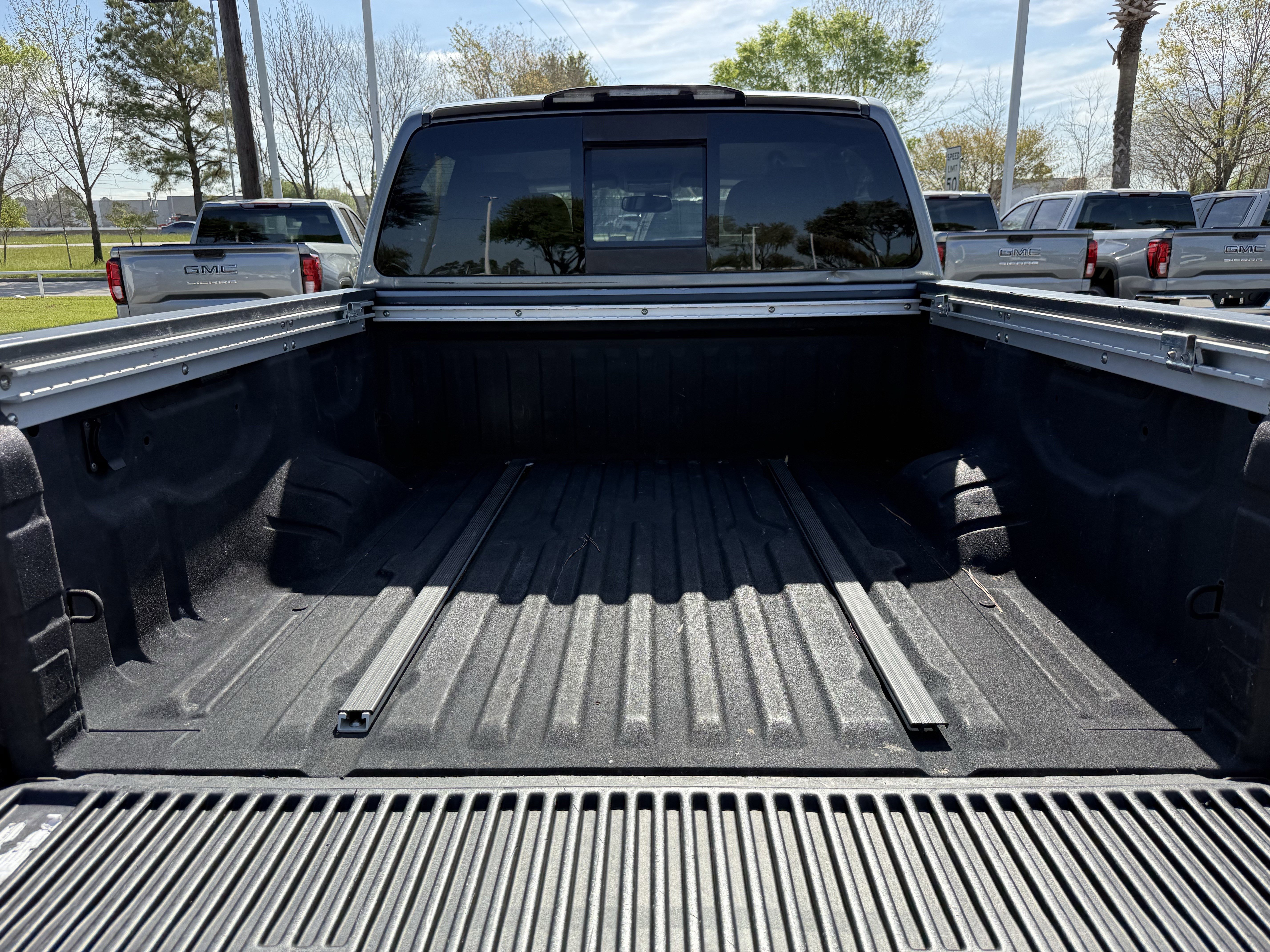 Used 2018 Nissan Titan SL image 30