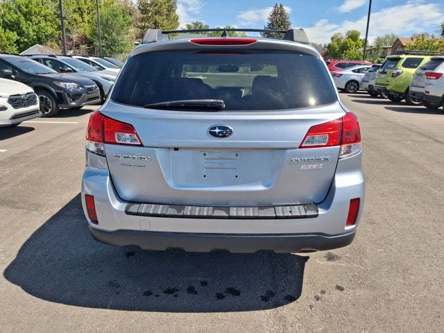 Used 2014 Subaru Outback 2.5i Premium w/ Moonroof Package AWD/4WD image 4