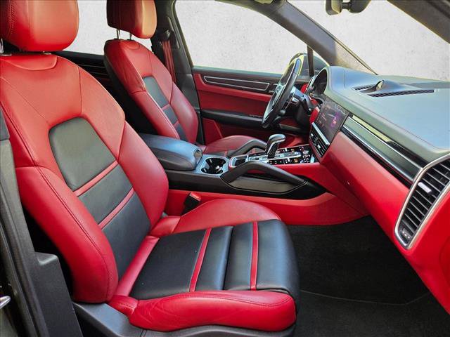 Used 2021 Porsche Cayenne GTS AWD/4WD image 23