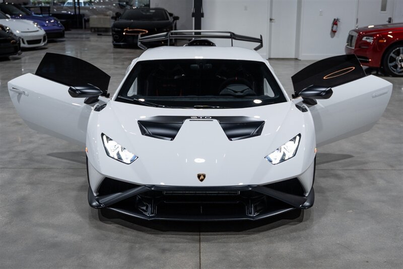 Used 2022 Lamborghini Huracan STO RWD image 33