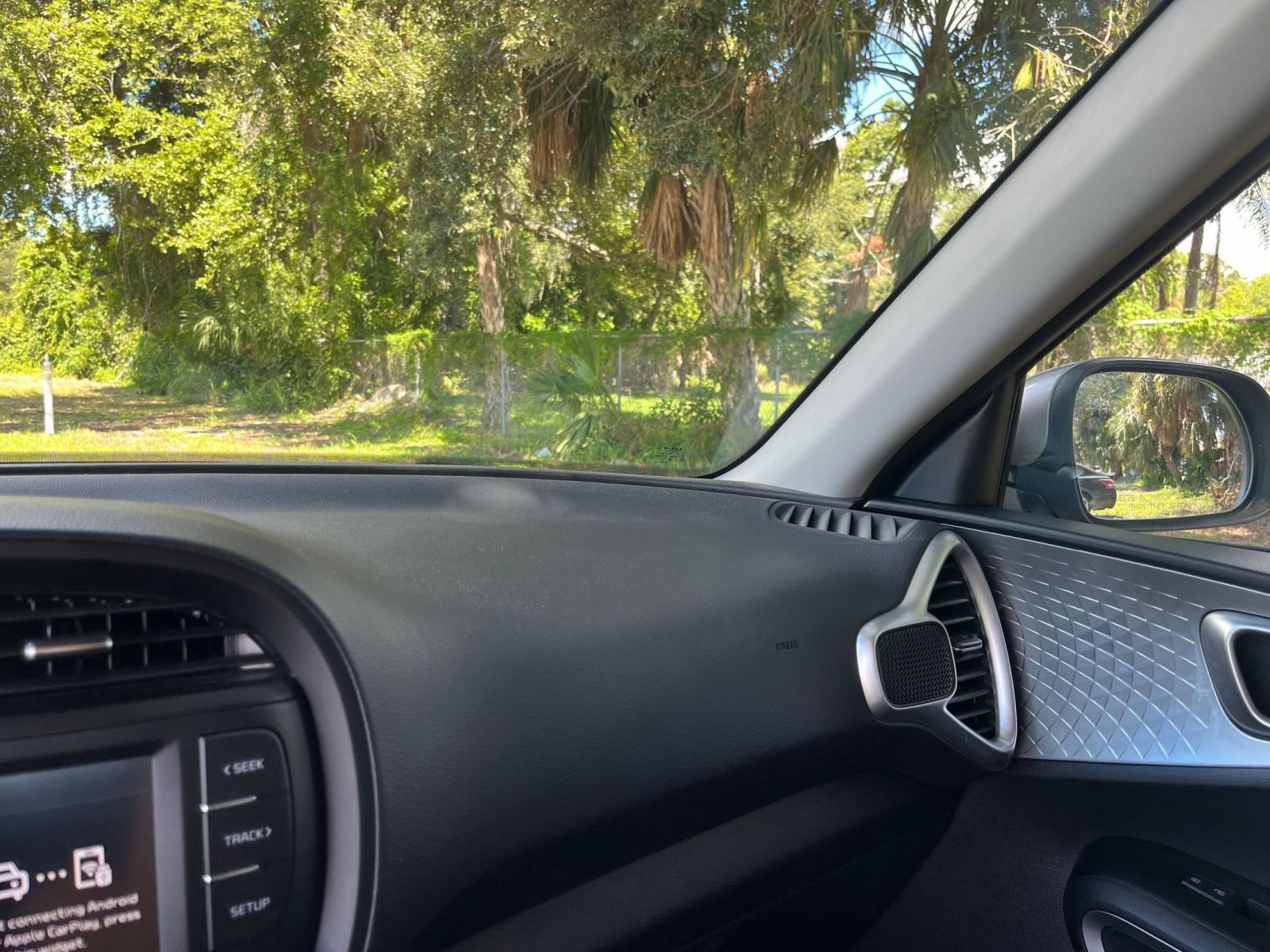 Used 2025 Kia Soul LX w/ LX Technology Package FWD image 32