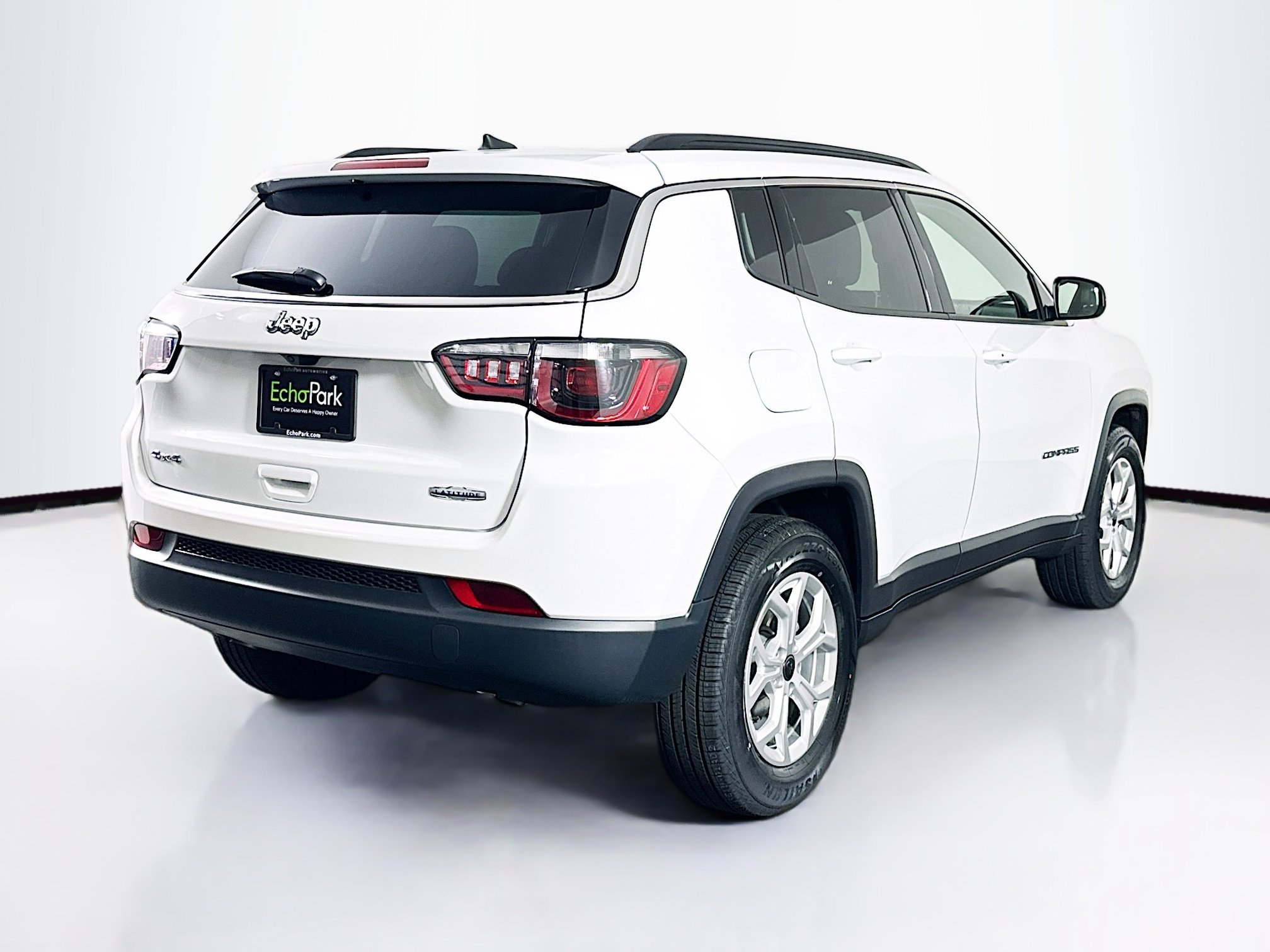 Used 2025 Jeep Compass Latitude image 9