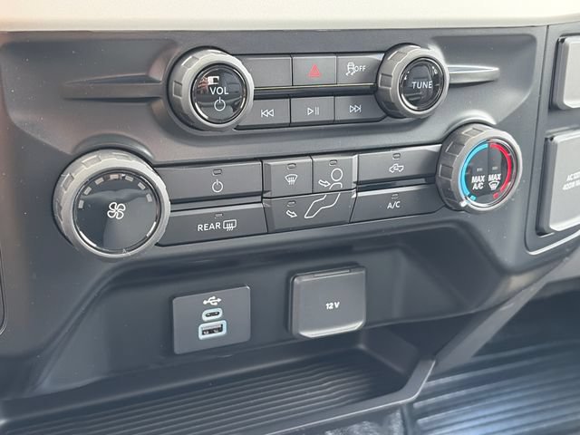 New 2026 Ford F550 4x4 Crew Cab image 17