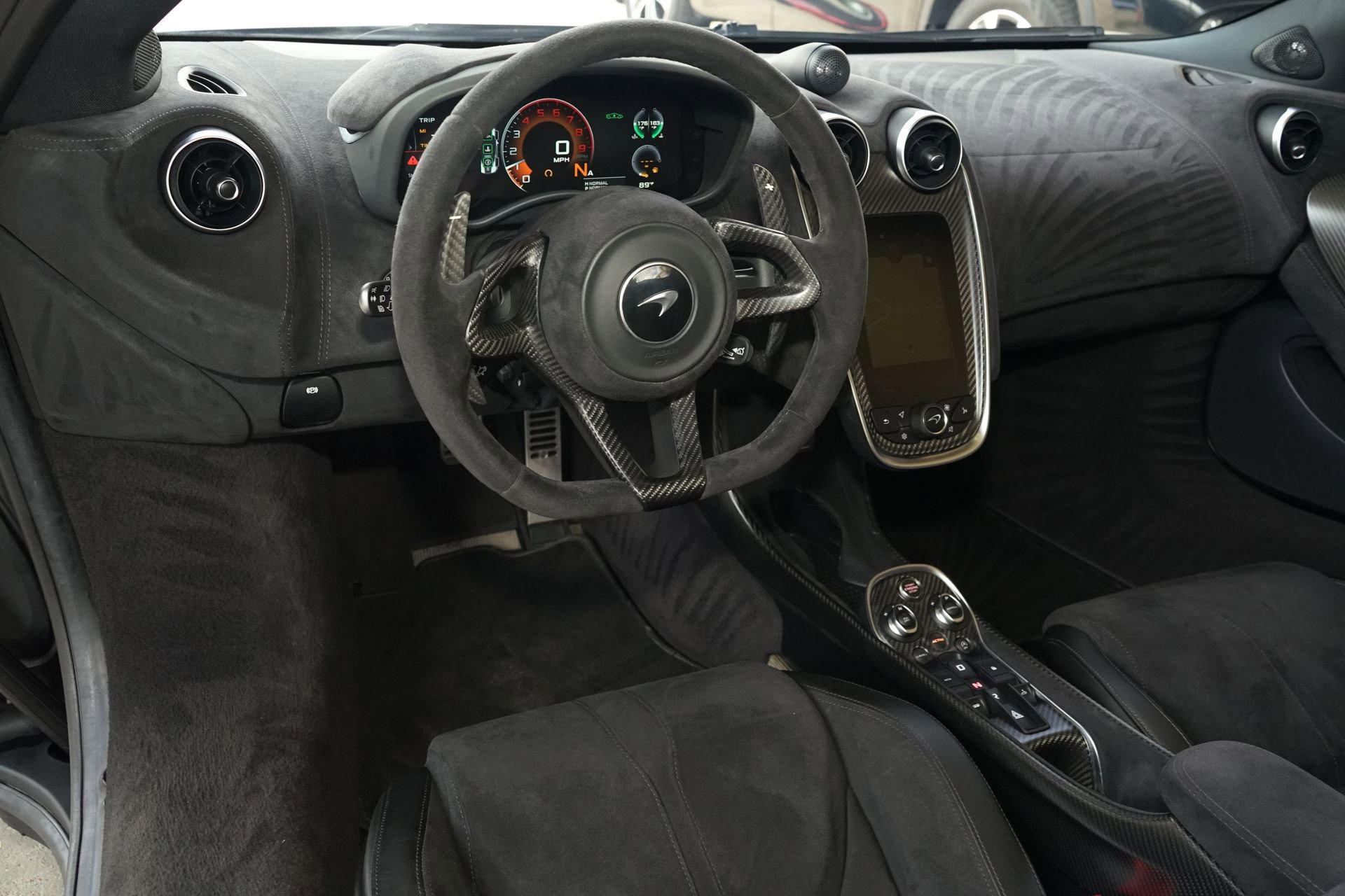 Used 2020 McLaren 600LT Spider RWD image 18