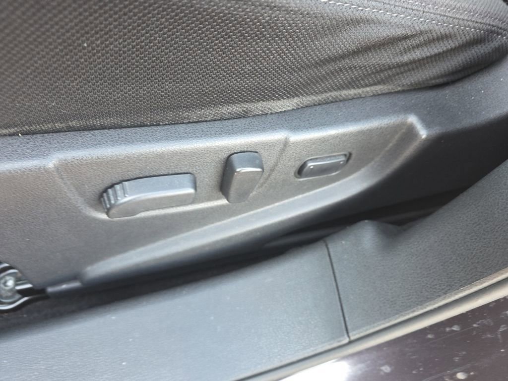 Used 2012 Nissan Rogue SV image 17