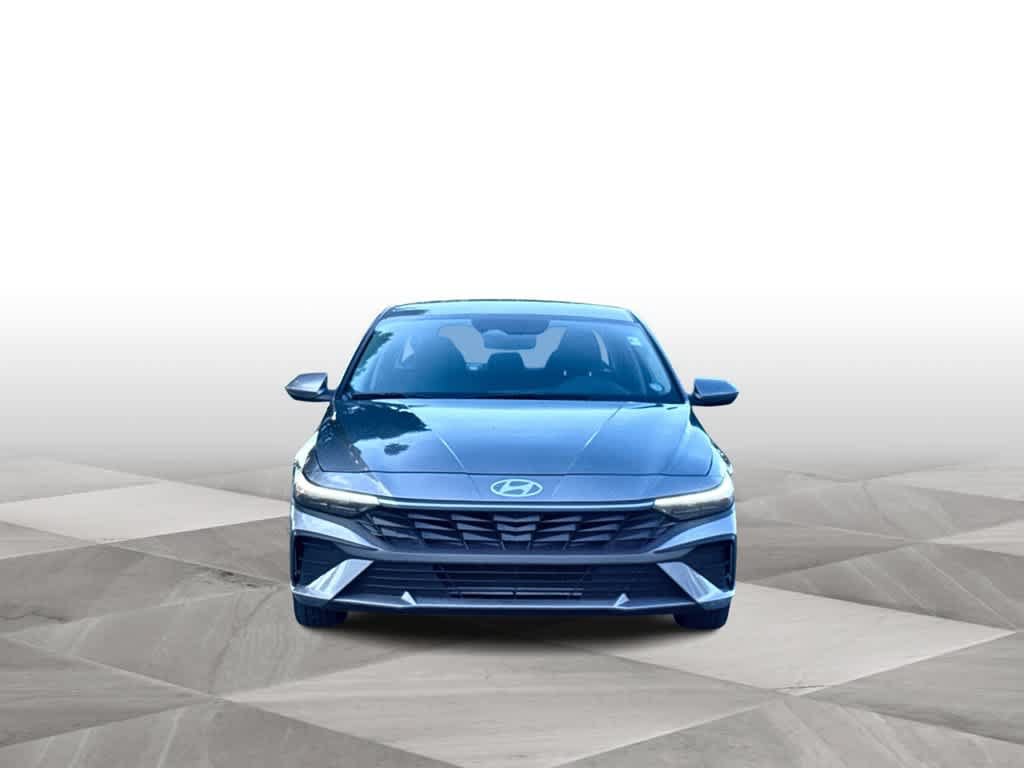 Used 2026 Hyundai Elantra SE FWD image 3