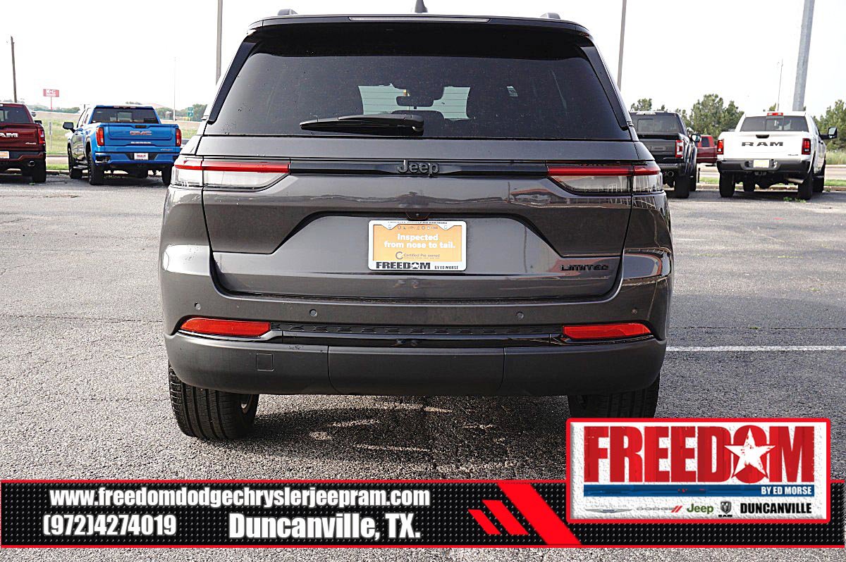 Certified 2025 Jeep Grand Cherokee Limited w/ Black Appearance Package RWD image 4