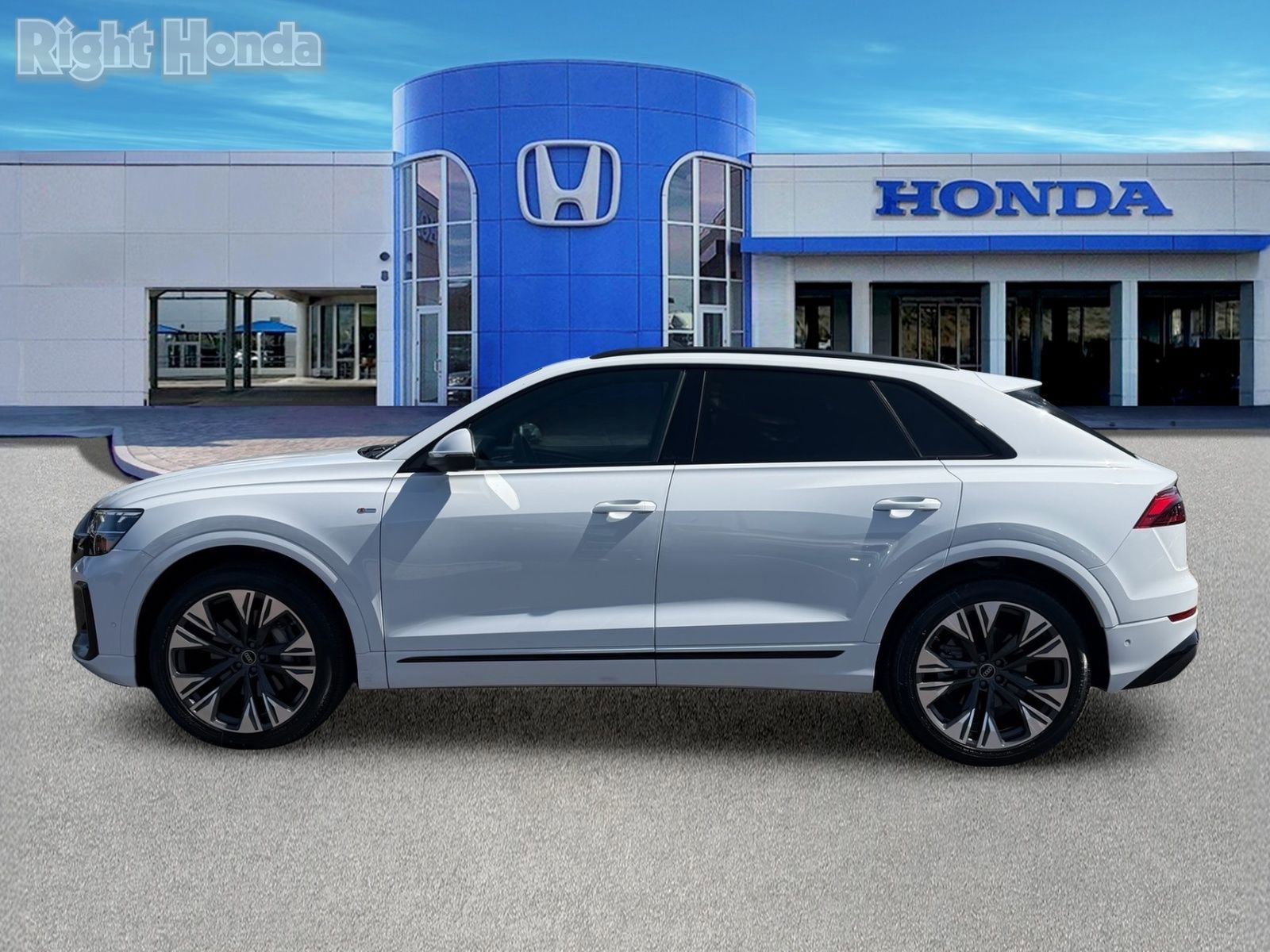 Used 2025 Audi Q8 Premium Plus w/ Premium Plus Package AWD/4WD image 3