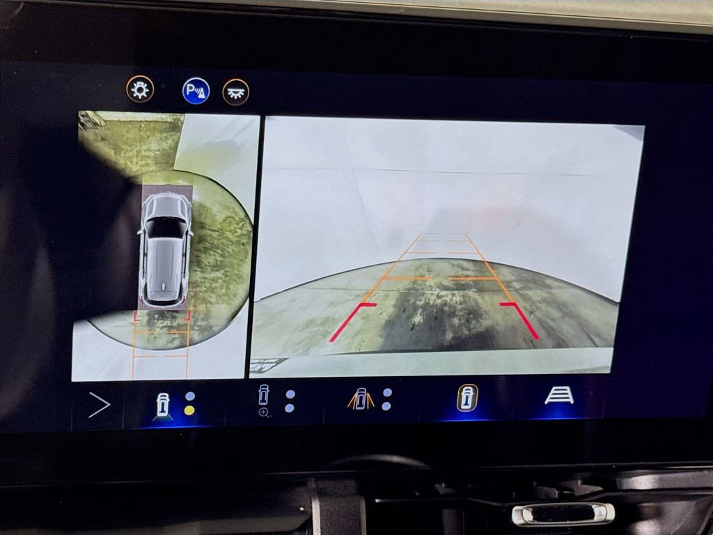 Used 2025 Chevrolet Equinox LT w/ Convenience Package II FWD image 12