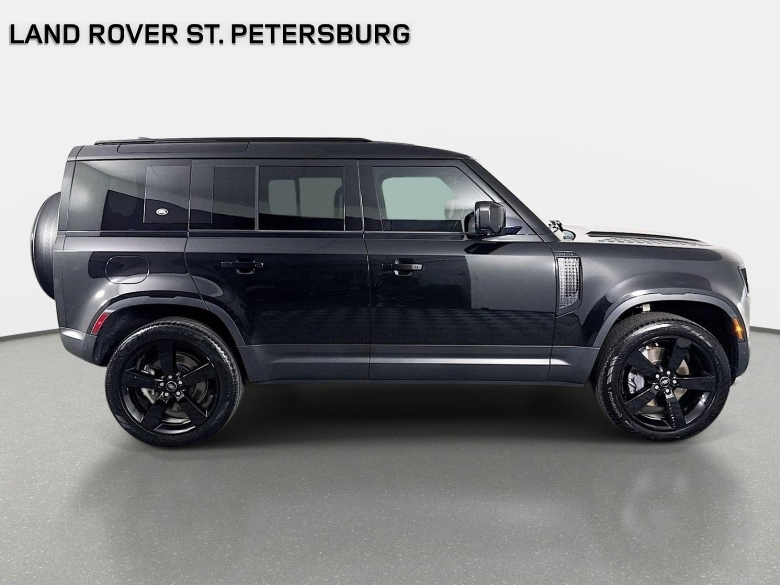 Used 2023 Land Rover Defender 110 S AWD/4WD image 4