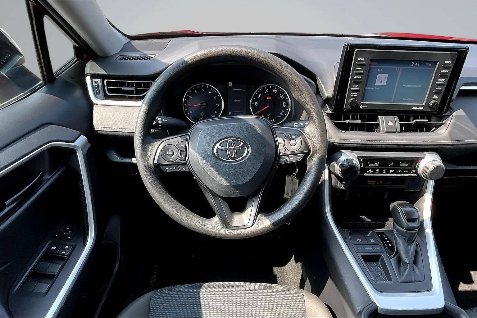 Used 2022 Toyota RAV4 LE FWD image 7