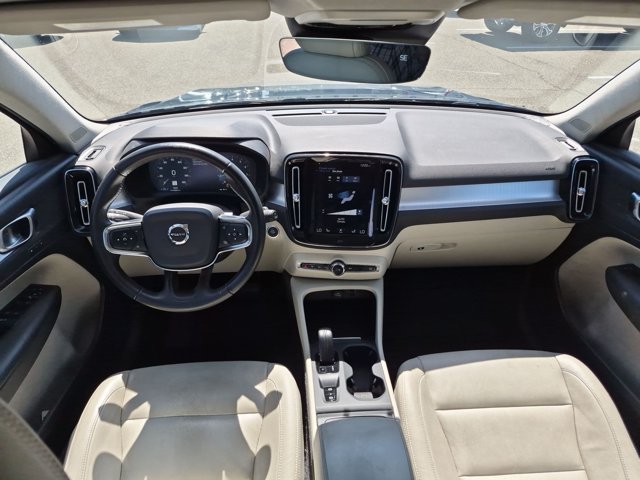Used 2021 Volvo XC40 T5 Momentum w/ Protection Package Premier AWD/4WD image 12