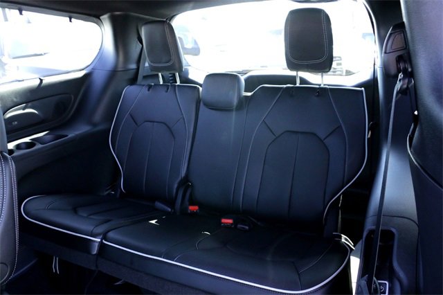 New 2026 Chrysler Pacifica Limited image 22