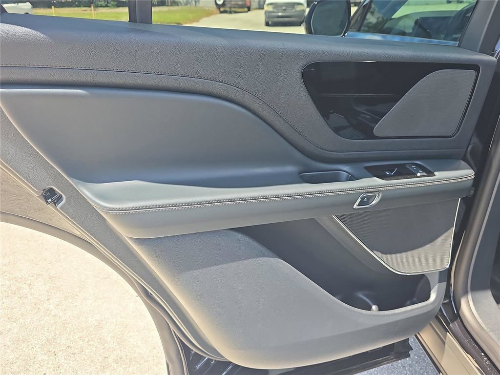 New 2026 Lincoln Aviator 2WD image 10