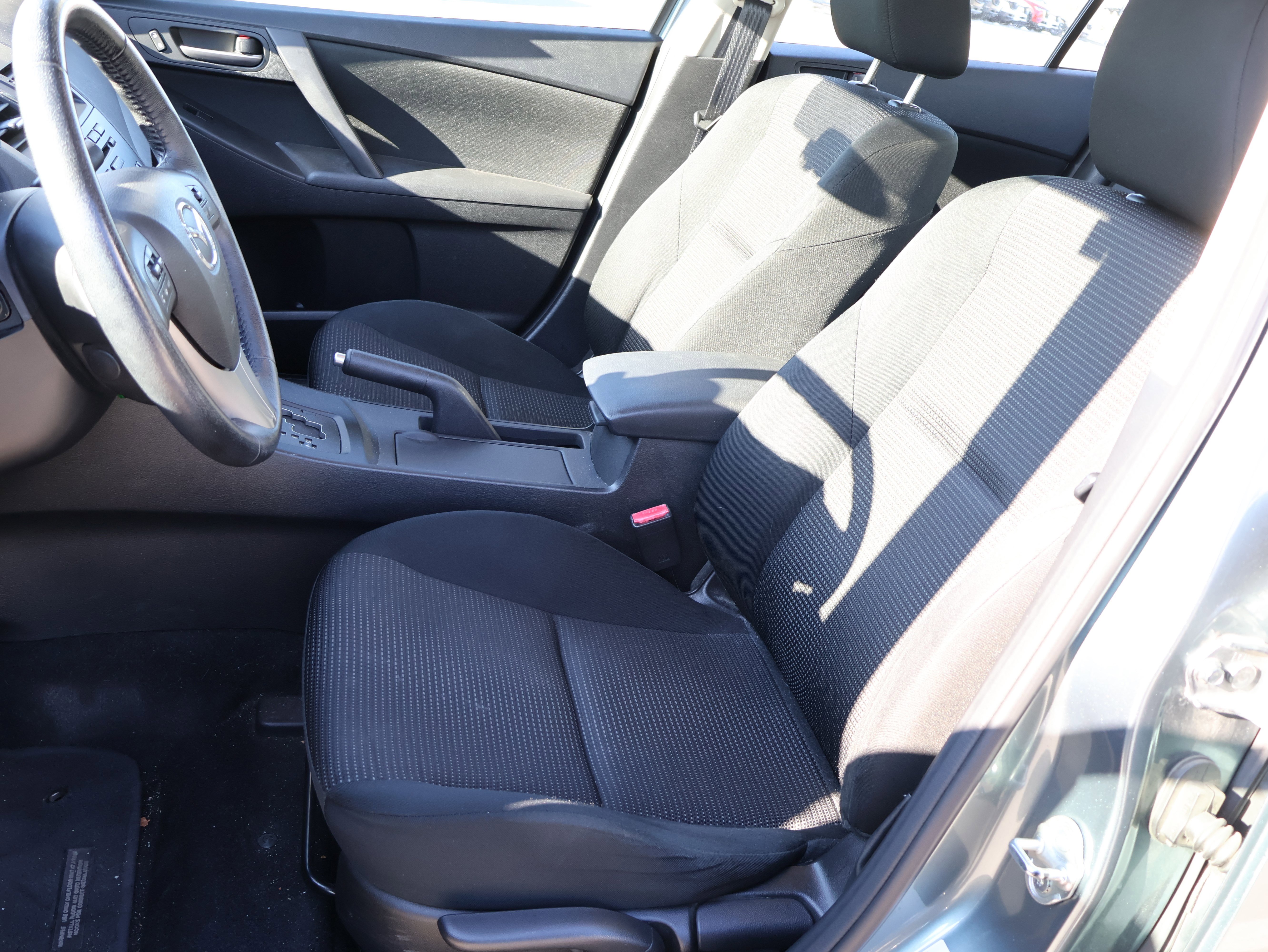 Used 2012 MAZDA MAZDA3 i Touring image 39