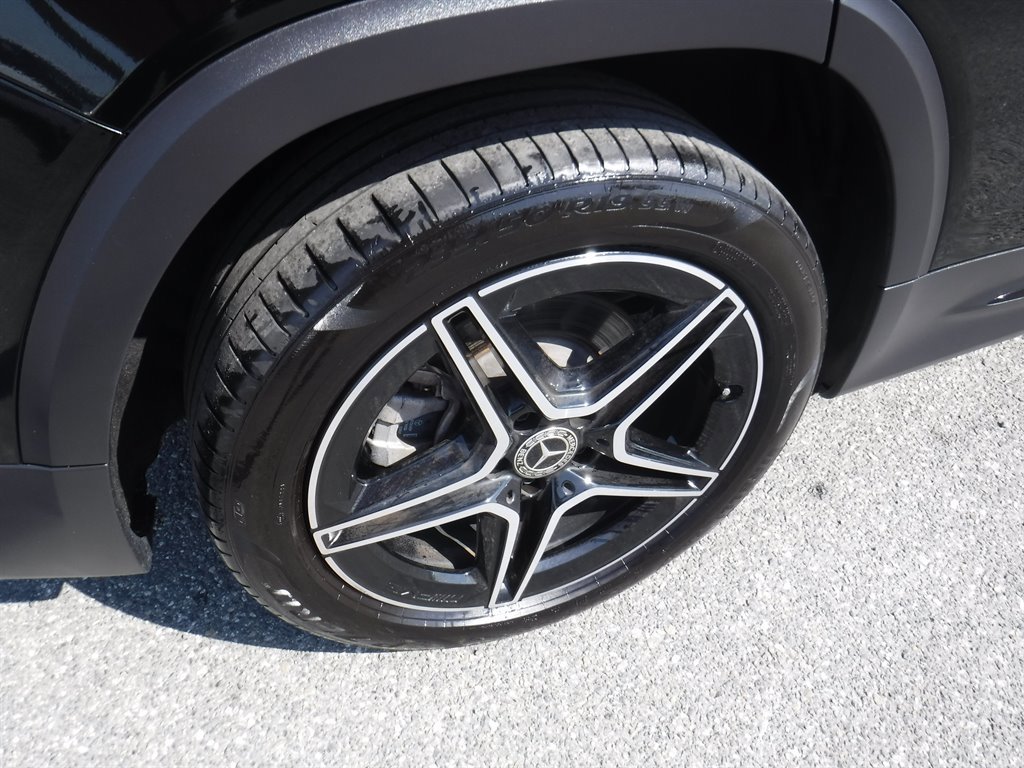 Used 2023 Mercedes-Benz GLB 250 image 4