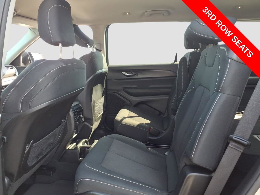 Used 2023 Jeep Grand Cherokee L Laredo image 14