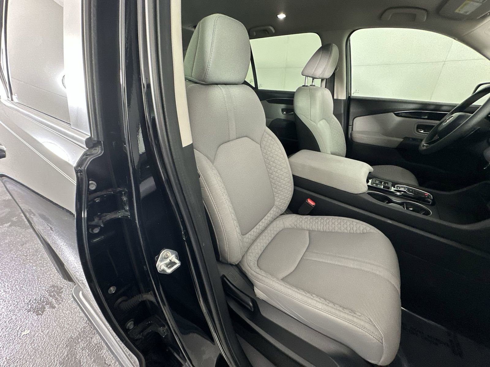 Used 2023 Honda Pilot LX image 31