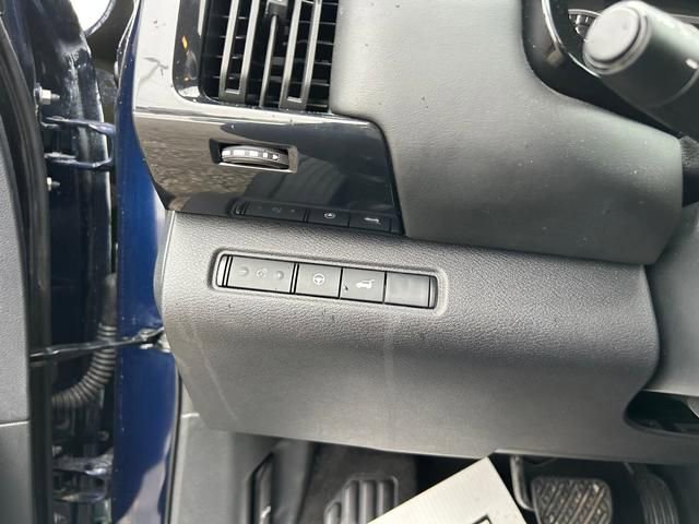 Used 2025 Nissan Pathfinder SV AWD/4WD image 24