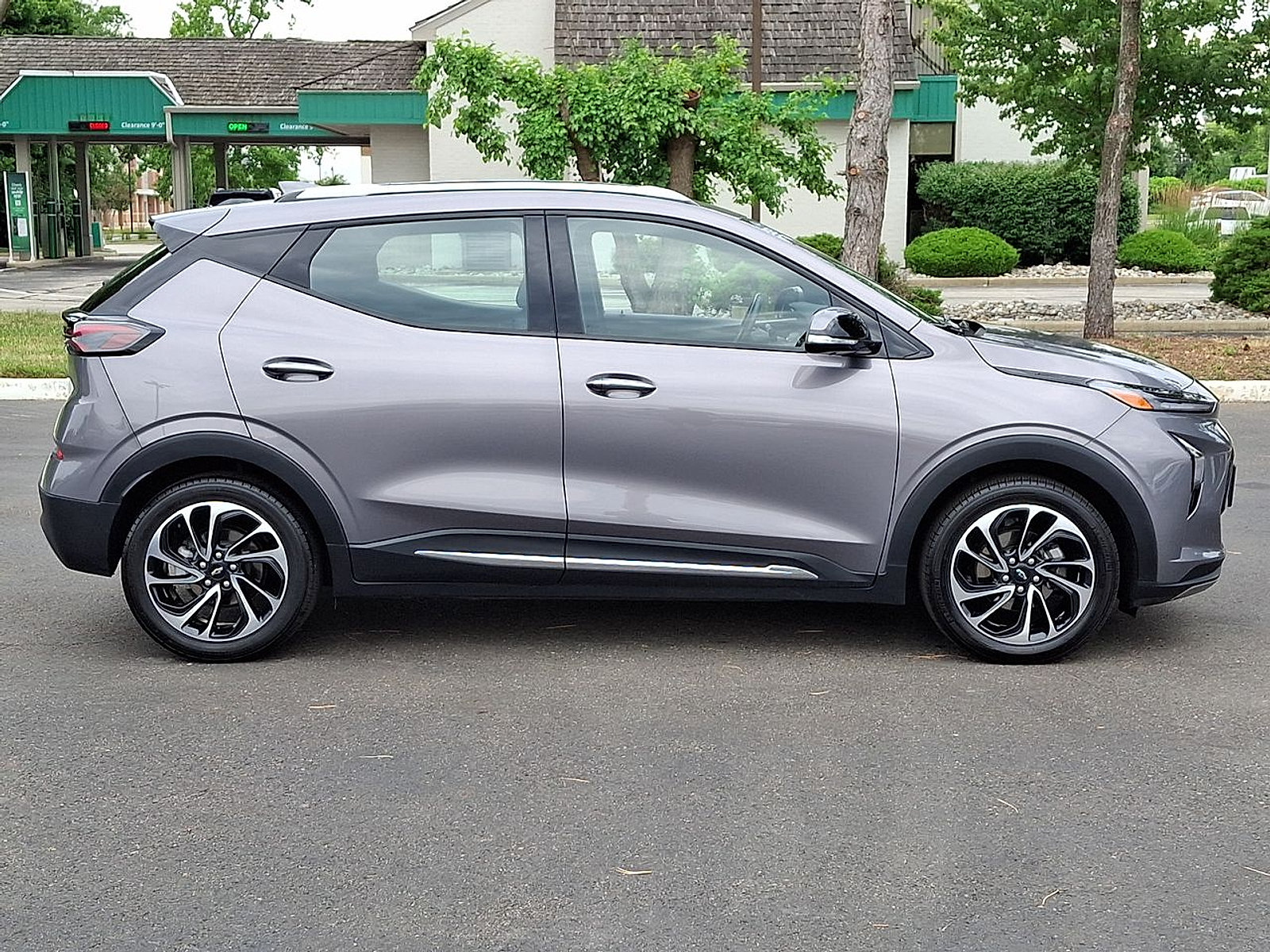 Certified 2023 Chevrolet Bolt EUV Premier FWD image 26