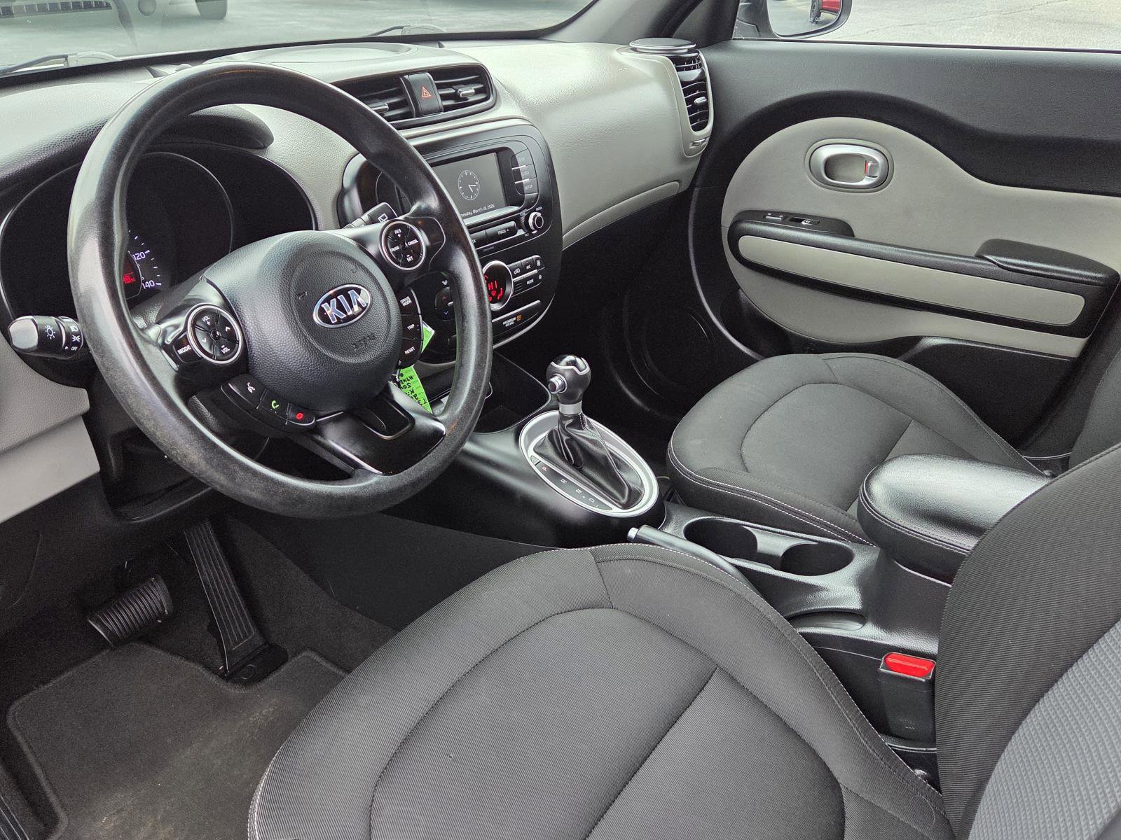 Used 2017 Kia Soul + image 11