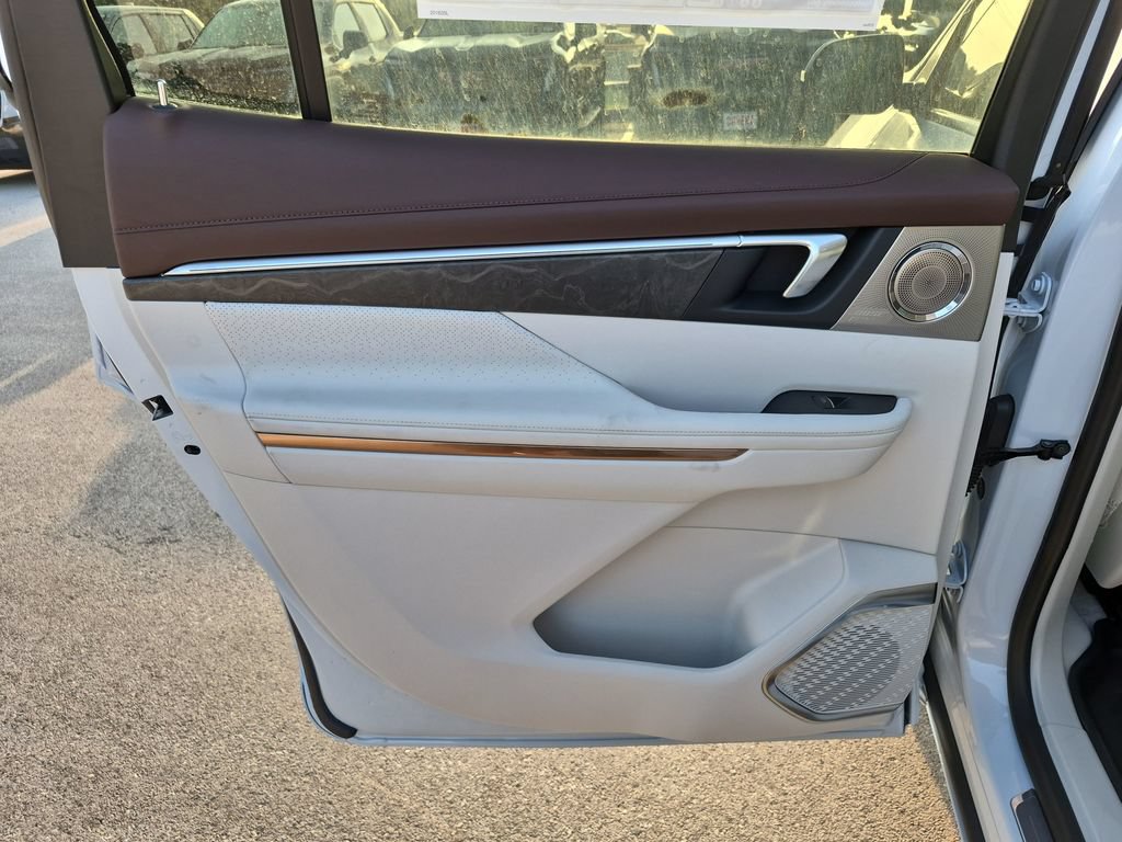 New 2026 Buick Enclave Avenir w/ Super Cruise Package FWD image 35
