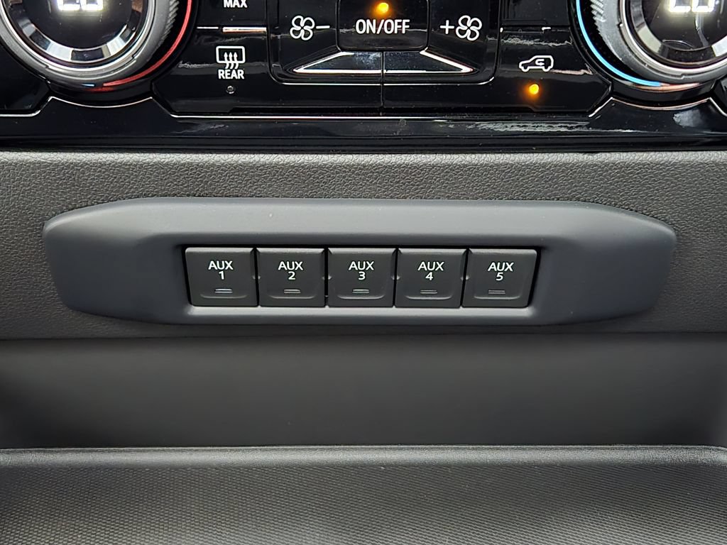 Used 2025 Chevrolet Silverado 3500 High Country w/ High Country Premium Package AWD/4WD image 22