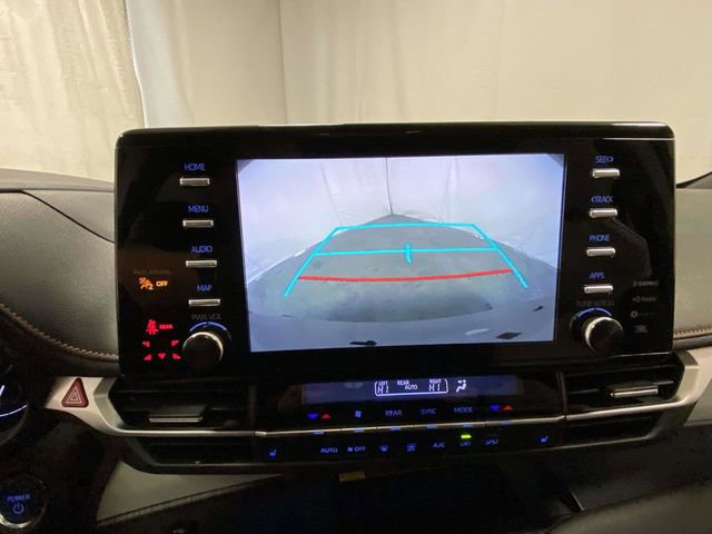 Used 2022 Toyota Sienna XSE w/ XSE Plus Package image 17