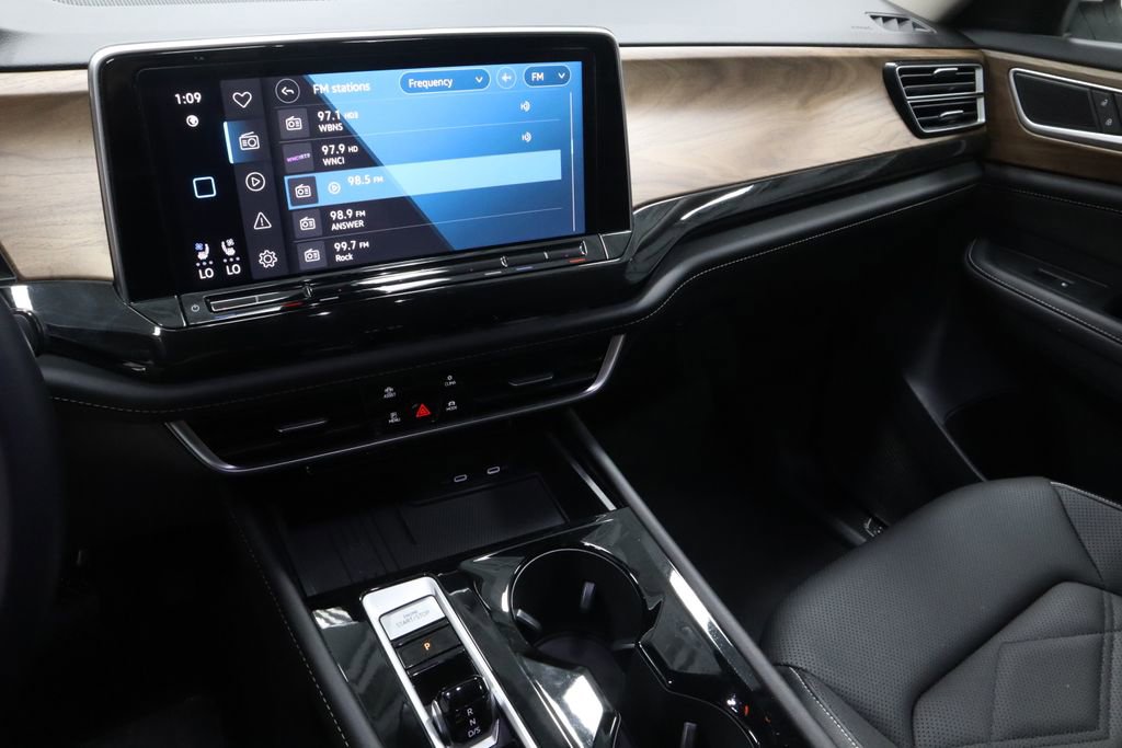 Used 2025 Volkswagen Atlas SE FWD image 31