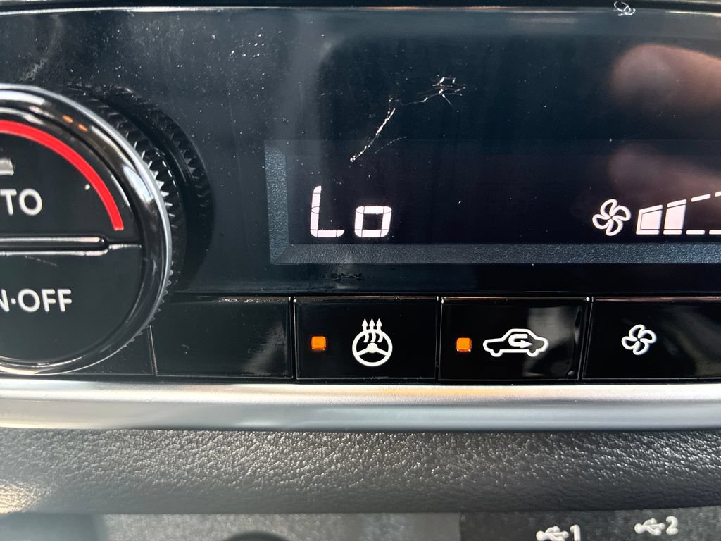 Used 2025 Nissan Rogue SL AWD/4WD image 27