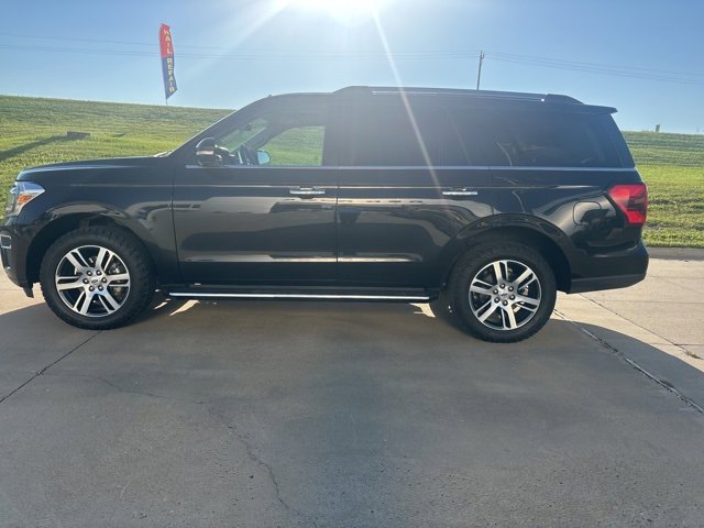 Used 2023 Ford Expedition Limited image 9