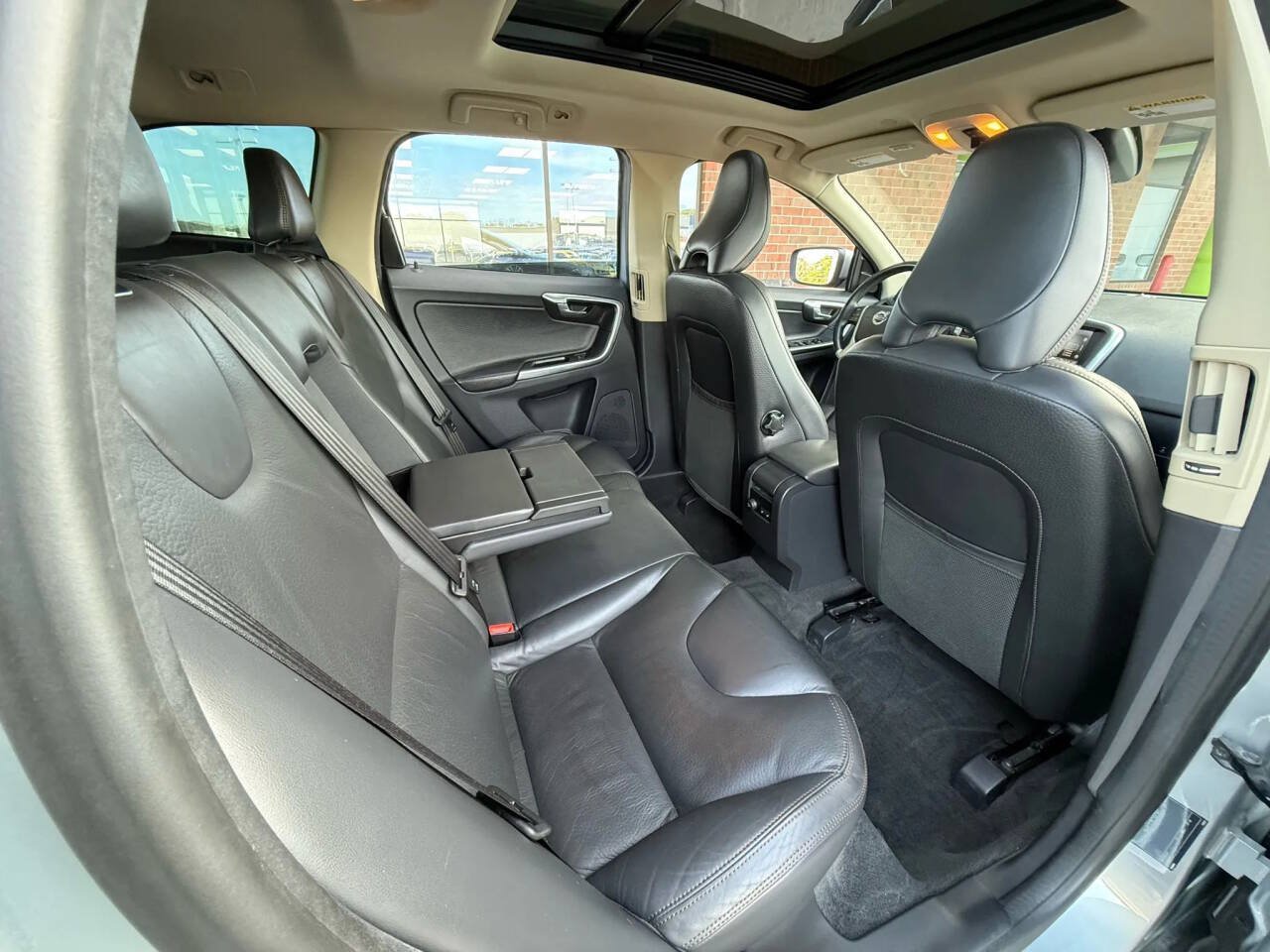 Used 2012 Volvo XC60 T6 AWD/4WD image 21
